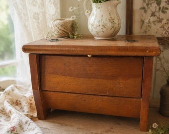 Vintage Wooden Shoe Shine Box With Hinged Lid & Storage