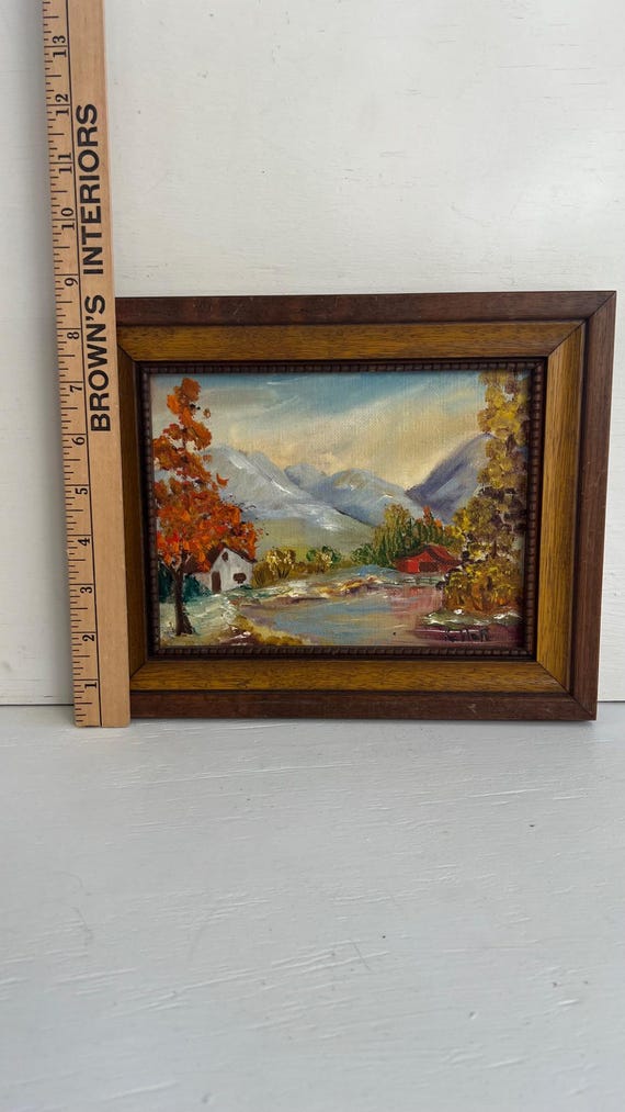 ヴィンテージの山と川の油絵：木製フレーム入りのサイン入り風景画