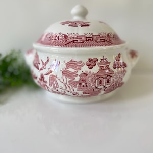 Churchill Red & White English Willow Pattern Ceramic Soup Tureen With Lid 2.5 Quart Vintage Serving Dish