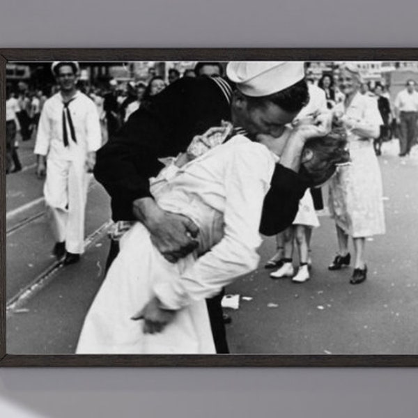 VJ Day Kiss Canvas, Kissing the War Goodbye, Sailor Kissing Nurse In Times Square Poster, World War 2 Wall Art, Times Square Kiss Canvas