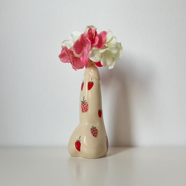 Handmade Ceramic Strawberry Vase: Berlin Studio Art