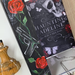 Eindringliche Adeline Handgemalte Vorderkante. Exklusives Geschenk für Dark Romance Buchliebhaber. Katz Und Maus Duett Buch #1