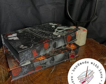 Hand Painted Cat And Mouse Duet. Fore-edge Exclusive Painting Of Hunting Adeline&Haunting Adeline.  Dark Romance Booklover Gift