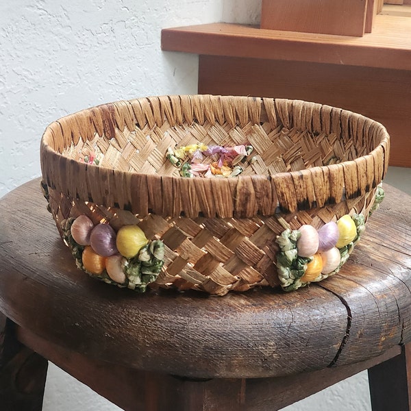 Vintage raffia woven basket berries detail kitchen decor fruit bowl cottagecore farmhouse