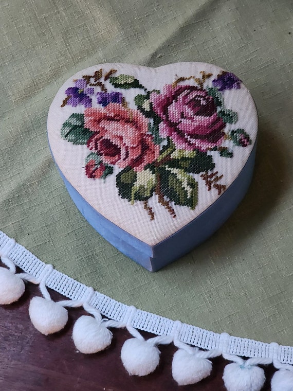 Vintage cottagecore needlepoint flower heart shap… - image 2