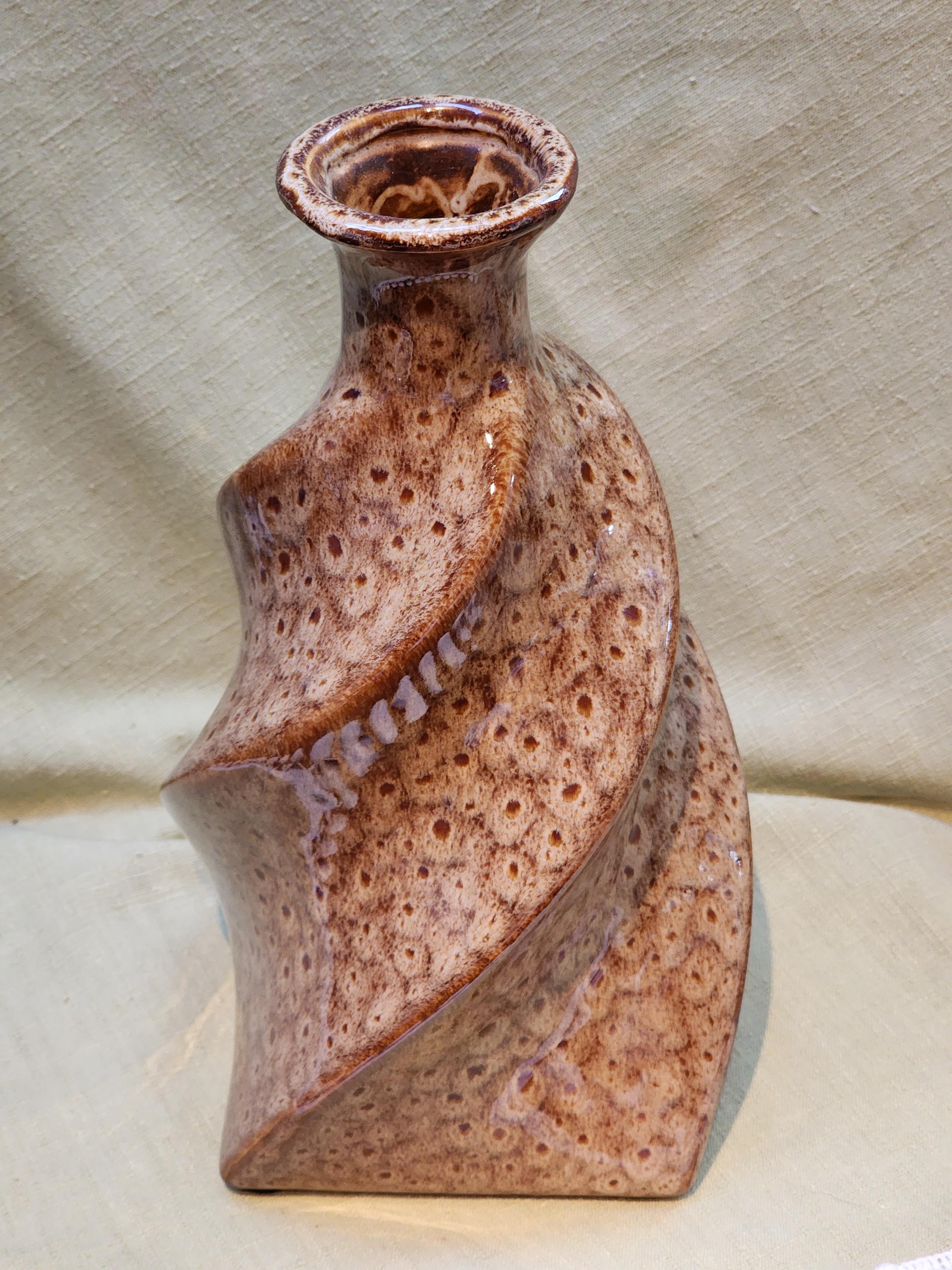 ヴィンテージの日本製陶器花瓶：錆色のツイスト - Etsy 日本