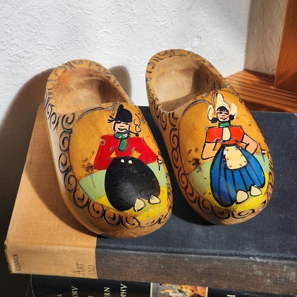 Vintage Dutch Wooden Clogs Set Handmade Painted Man & Woman Wall Art Decor Cottagecore Holland Folk Art Rustic Farmhouse Cultural Bookshelf