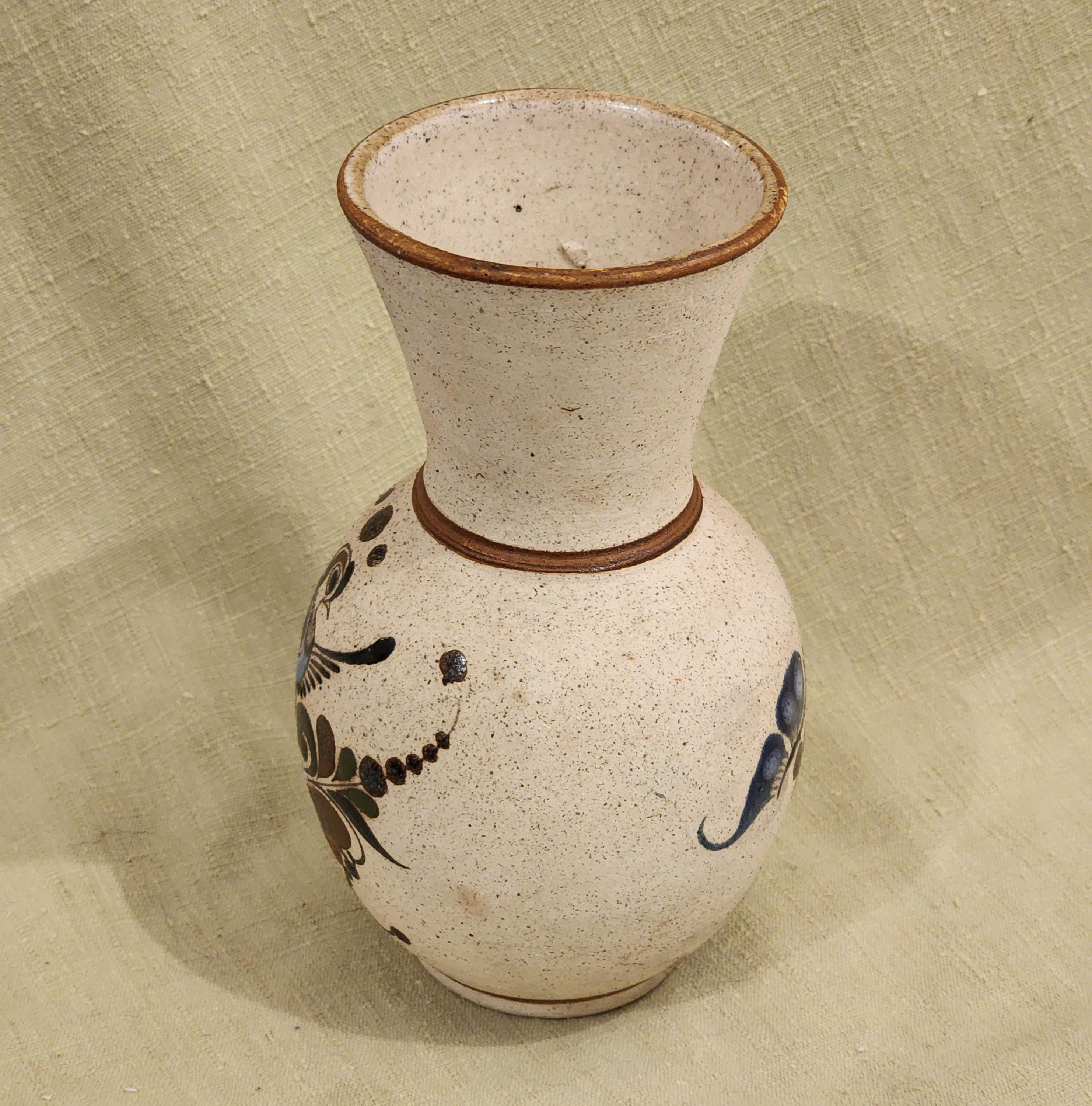 ヴィンテージ メキシコ トナラ陶器 花瓶：手描きの青い鳥、花、蝶