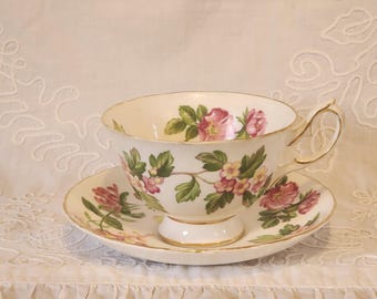 Vintage Royal Schnürsenkel Teetasse mit Untertasse: Hedgerow Design