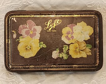 昭和レトロ　ヴィンテージ　木製小物入れ　花柄彫刻 木箱 ヴィンテージ/彫刻された花柄の木箱/ロシアのレトロなホーム