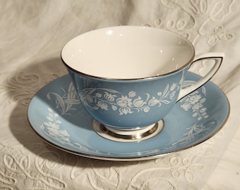 Xícara de chá e pires vintage Royal Doulton "Alexandria" em porcelana fina - Fabricados na Inglaterra