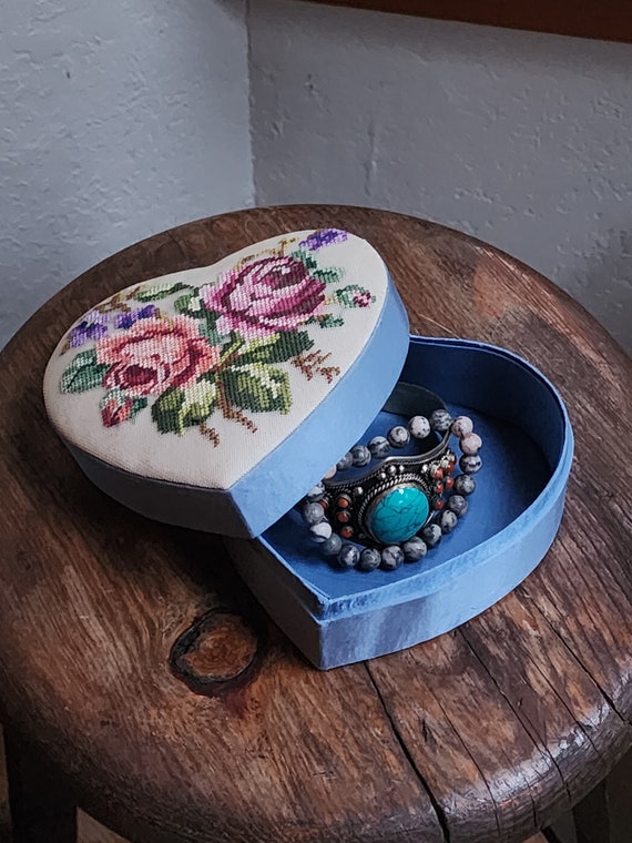 Vintage cottagecore needlepoint flower heart shap… - image 3