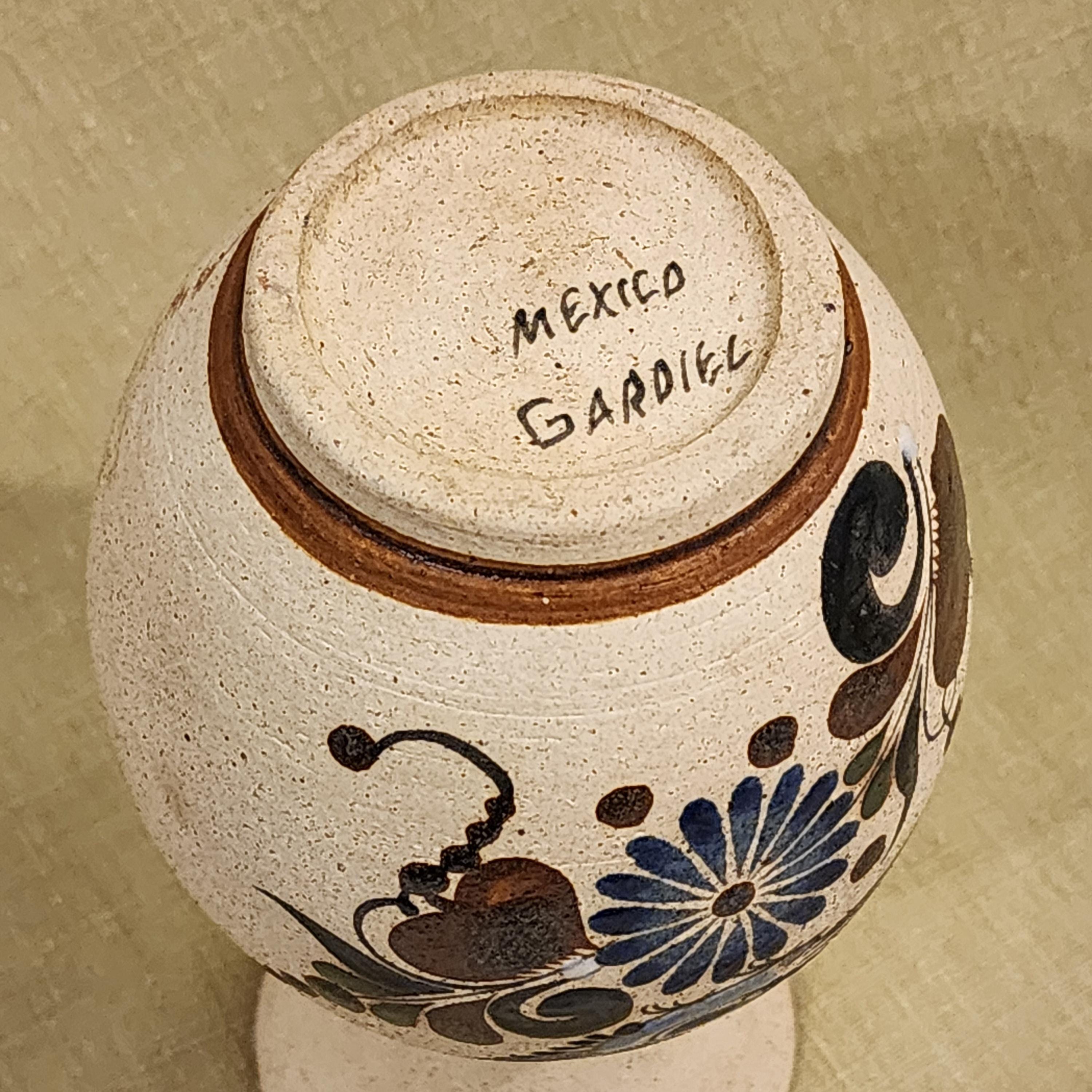 ヴィンテージ メキシコ トナラ陶器 花瓶：手描きの青い鳥、花、蝶