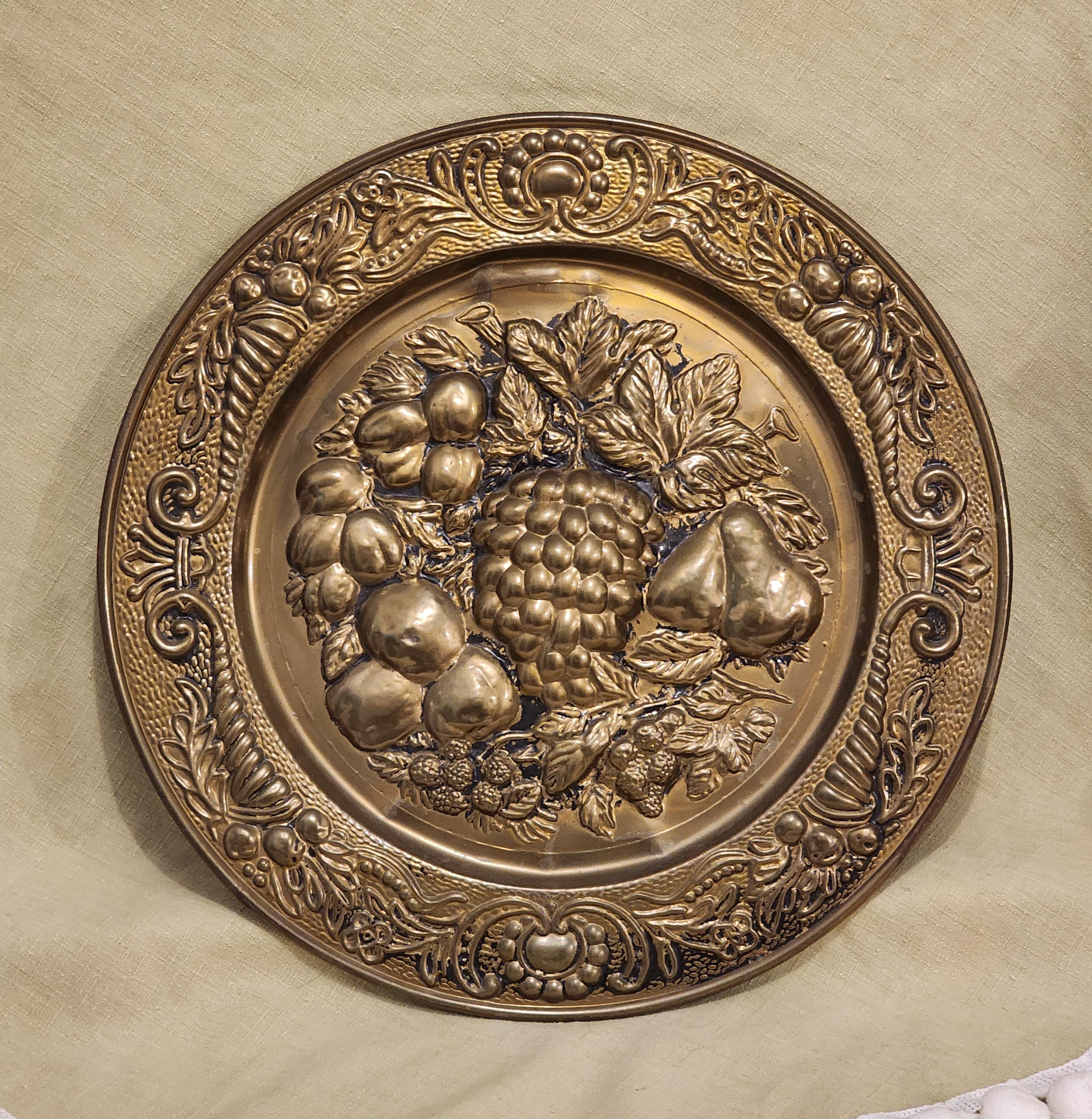 Assiette Ou Plat De Service Vintage En Laiton Massif - Décor Fruits - Style épergne