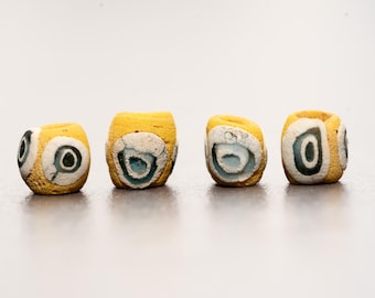 set with 4 glass eye beads