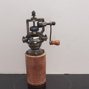 Antique Pepper Mill, pepper grinder, pepper mill