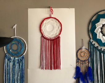 Rojo y blanco, colgante de pared, arte de pared, atrapasueños