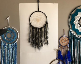 Negro y oro, colgante de pared, arte de pared, atrapasueños