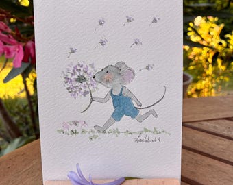 Söt mus med blommor, perfekt handgjord present till nyfödd eller barnkammare.
