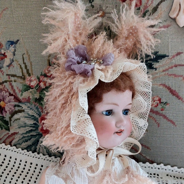 Bonnet de poupée ancienne, bonnet de poupée lapin, bonnet de lapin oreilles de lapin, vêtements de poupée faits main, grand chapeau de poupée en biscuit, accessoires de poupée, brocante