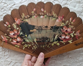 Abanico plegable publicitario antiguo de estilo vintage, abanico de mano de recuerdo de viaje a las Bermudas, abanico de madera pintado a mano.