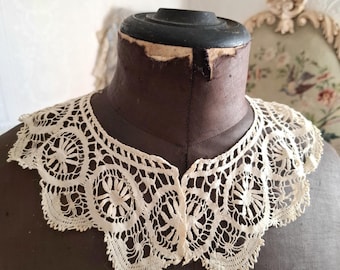 Beautiful Antique Lace Collar, Ecru Needle Lace Yoke Collar, Bobbin Lace