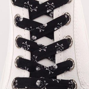 Cordones de calavera negra, rock, gótico / Accesorio original para zapatos / Hecho a mano / Creación artesanal