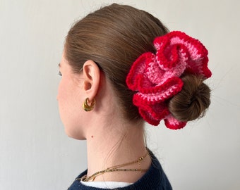 Riesiger Häkel-Scrunchie – Rosa und Rot