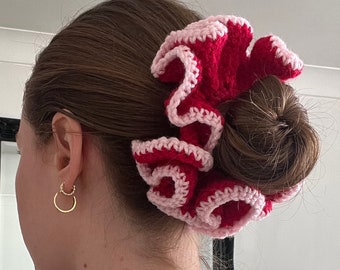 Scrunchie de ganchillo gigante - rojo y rosa bebé