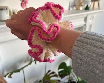 Giant Crochet Scrunchie - Cream and Pink