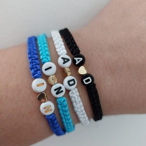 Juego de 2 pulseras con nombre personalizadas, joyas hechas a mano personalizadas con cuentas de letras de vidrio y oro chapado en 18 k, cordón de seda ajustable Amistad