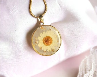 Birth month flower necklace, dried flower resin jewelry,unique gift for her Birthday,  pressed flower necklace, Gift for Her, Aries, Taurus