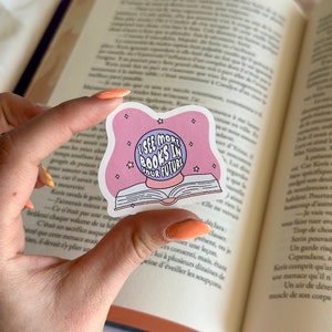 Sticker I see more books