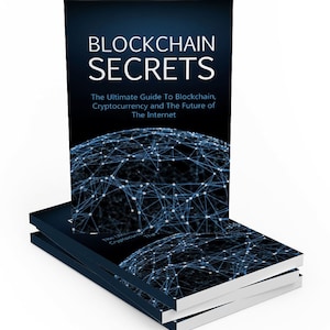 Op de afbeelding: Een stapel van drie blauwe en witte boeken met de titel "Blockchain Secrets: The Ultimate Guide To Blockchain, Cryptocurrency and The Future of The Internet" op het bovenste boek. De omslag van het bovenste boek toont een blauwe en witte wereld met een netwerk van lijnen.