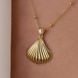 14K Gold Shell Summer Necklace For Women, Dainty Sea Shell Pendant, Minimal Shell Charm, Gold Ocean Pendant, Mermaid Jewelry, Gift For Her