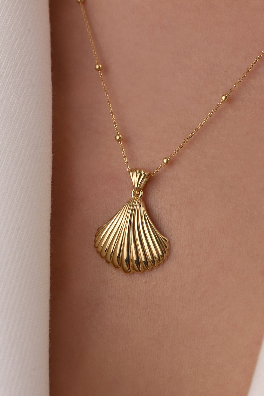 14K Gold Shell Summer Necklace for Women, Dainty Sea Shell Pendant ...