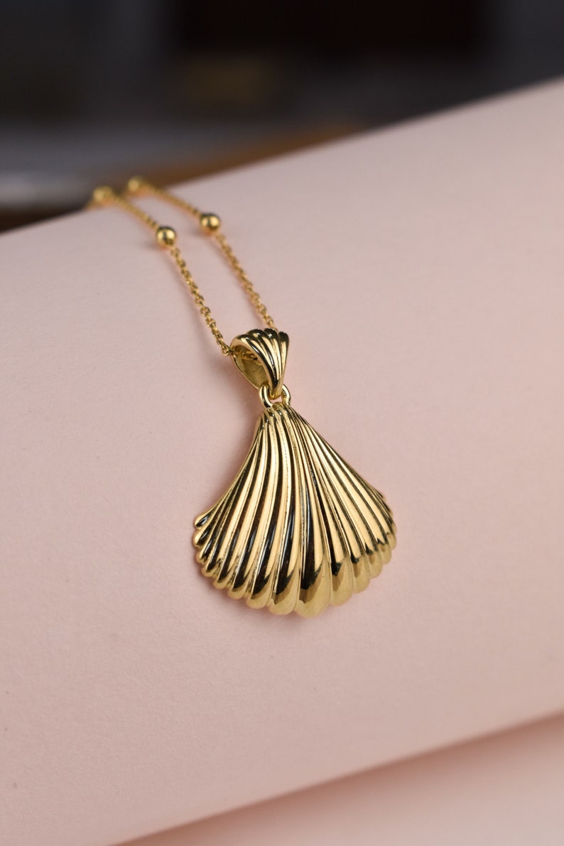 14K Gold Shell Summer Necklace for Women, Dainty Sea Shell Pendant ...
