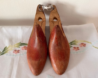 Vintage wood SHOE TREE/shoe forms/shoe stretcher for leather shoes/oxfords/wingtips/loafers/brogue/derby/boots/monk strap/hinged hardwood