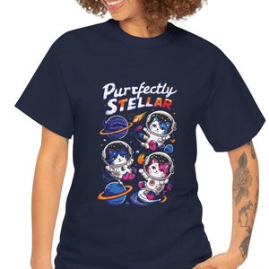 Equipo de gatos cósmicos, camiseta puramente estelar, camisa amante de los gatos, regalo de amante felino, camisa amante del espacio y los gatos, maullidos-nautas, gatitos interestelares