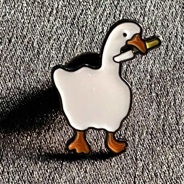 GOOSE WITH KNIFE - Enamel Pin