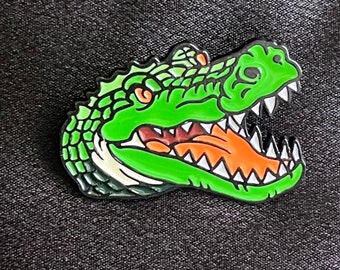 Alligator / Crocodile Grande épingle en émail / Insigne / Broche