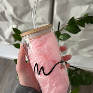 Trinkglas mit Glas Strohhalm und Holzdeckel personalisiert mit Anfangsbuchstabe