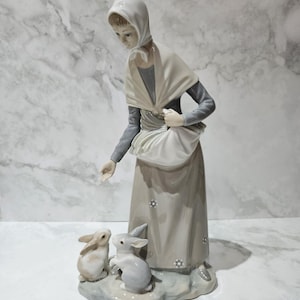 Vintage Nao Lladro Woman Feeding Rabbits #144 Porcelain figurine