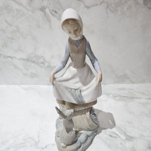 Retired Lladro #4826 Rabbits Food, 1972-1994, collectable piece
