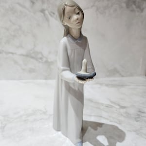 Retired Lladro #4868 GIRL WITH CANDLE - 1980s - Designer Fulgencio Garcia