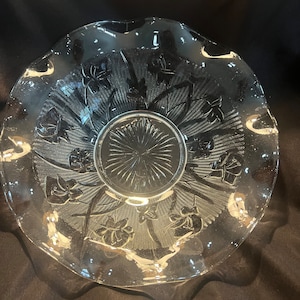 Jeanette Glass Irish and Herringbone pattern clear depression glass fruit bowl