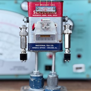 Handmade Robot Sculpture from Vintage Seasoning Tin – Upcycled Art Gift – Retro Decor for Geeks and Collectors