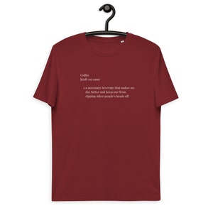 Pode incluir: Uma camiseta vinho com uma estampa gráfica branca que diz "Coffee [Koff-ce] noun 1.a necessary beverage that makes my day better and keeps me from ripping other people's heads off."