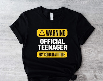 Waarschuwing officiële tiener kan houding T-shirt bevatten, cadeau voor 13e verjaardag, shirt In My Official Teenager Era, shirt verjaardagsploeg