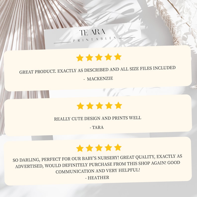 Puede incluir: Imagen que presenta rese&ntilde;as de clientes con calificaciones de cinco estrellas. Las rese&ntilde;as est&aacute;n en tarjetas de color crema con texto. El nombre de la tienda "TE ARA PRINTABLES" est&aacute; en la parte superior. Las rese&ntilde;as mencionan la calidad del producto, el dise&ntilde;o y la comunicaci&oacute;n &uacute;til.